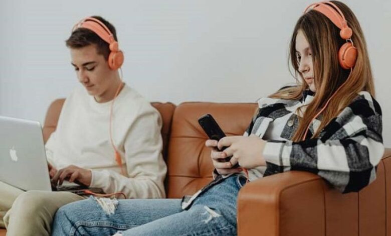 Photo of Internet addiction may trigger more addictive behaviours in teens: study